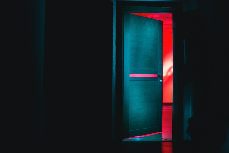 Beberapa Adegan di Balik Pintu yang Tak Terkunci