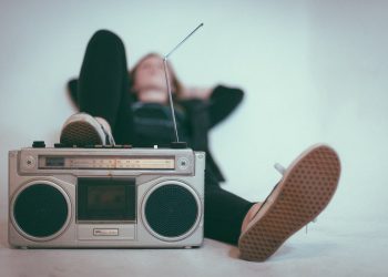 Gambar Artikel 7 Kumpulan Lagu Barat yang Asik / Enak di Dengar Kuping. Kumpulan Lagu yang bikin hati kalian melted / meleleh