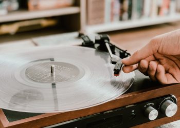 Gambar Artikel Kumpulan Lagu dan Playlist Musik di Warung Kopi