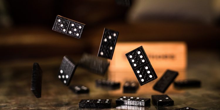 Gambar Artikel Game yang lagi viral tahun 2021. Higgs Domino. Chip. Spin. Game yang menghasilkan Uang