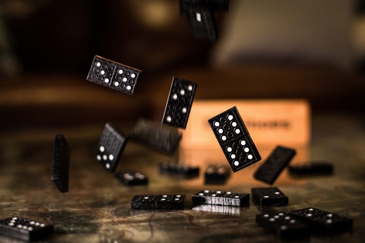 Gambar Artikel Game yang lagi viral tahun 2021. Higgs Domino. Chip. Spin. Game yang menghasilkan Uang