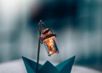 Nyala Lilin dan Puisi Lainnya