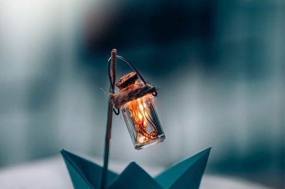 Nyala Lilin dan Puisi Lainnya
