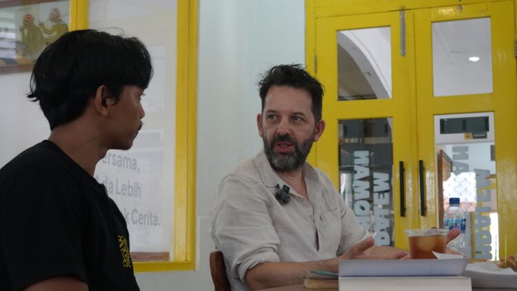 Antony Loewenstein: “Mendekati Israel adalah Kesalahan yang Memalukan bagi Indonesia”