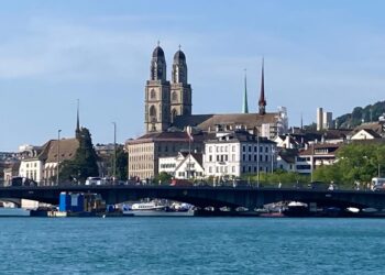 Berkelana dan Membaca Zürich dengan Kapal
