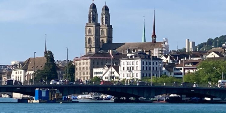 Berkelana dan Membaca Zürich dengan Kapal