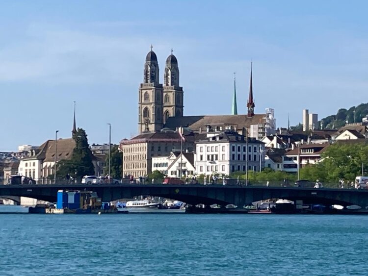 Berkelana dan Membaca Zürich dengan Kapal