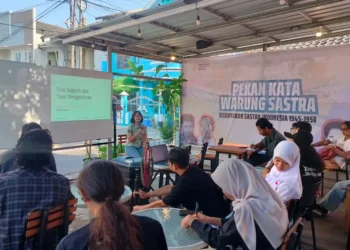 Kritikus Harus ‘Terbang ke Bulan’: Catatan Beasiswa Kelas Kritik Sastra Fiksi Sejarah