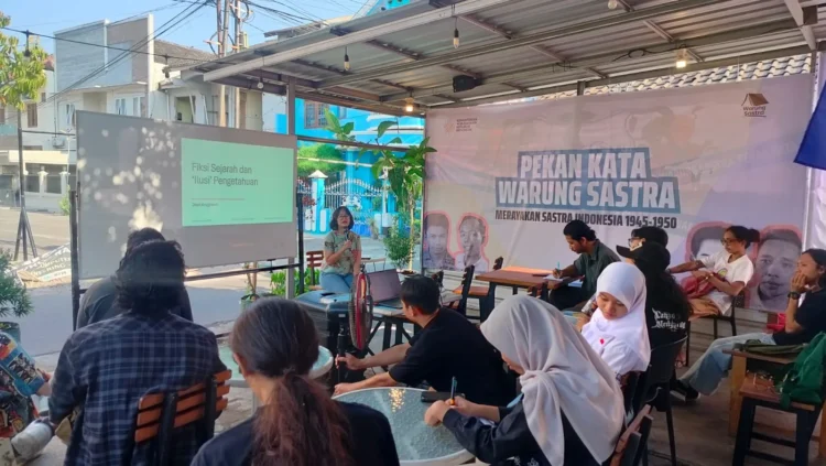 Kritikus Harus ‘Terbang ke Bulan’: Catatan Beasiswa Kelas Kritik Sastra Fiksi Sejarah