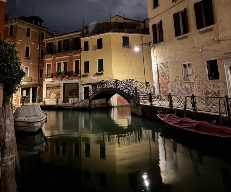 Tersesat di Venesia dan Satu Sruput yang Menebus Segalanya